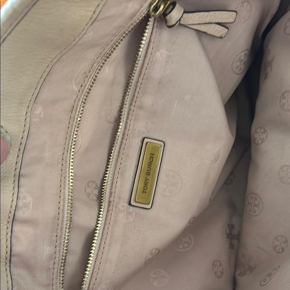 Tory Burch Cream Tote with Double-T Logo - Picture 7 of 10